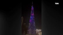 برج خليفه يتزين احتفالاً بفوز الزمالك ببطولة الدوري قبل دقائق من بداية مباراة تسلم درع الدوري رسمياً