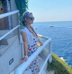 Paris Hilton's Butterfly Dress and Cropped Shawl Combination Is So Y2K