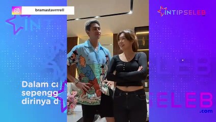 Verrell Bramasta Buka Baju, Livy Renata Salah Tingkah?