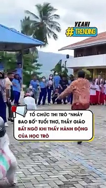 Tổ chức thi trò nhảy bao bố tuổi thơ thầy giáo bất ngờ khi thấy hành động của học trò