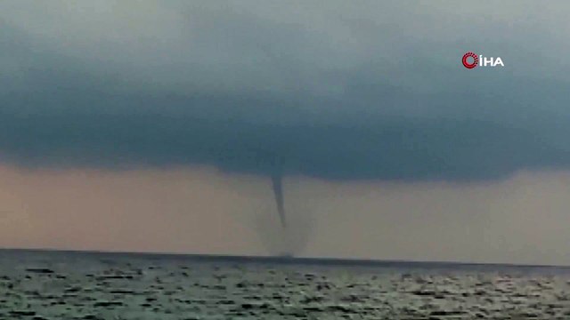 Karadeniz'de korkutan hortum kamerada!