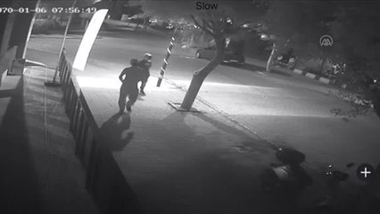 Kablo hırsızlığı güvenlik kamerasına yansıdı