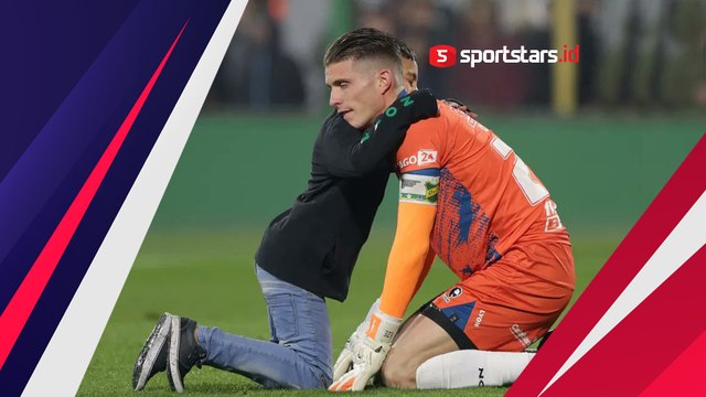 So Sweet! Seorang Anak Memeluk Kiper yang Patah Hati Kebobolan Menit Akhir