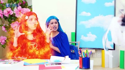 Télécharger la video: Chica de Fuego vs. Fría en la Escuela  Desafío de Frío vs Caliente Por T-STUDIO ES