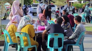 Mukbang Makanan Aceh Bersama Sandiaga Uno di Aceh Culinary Festival
