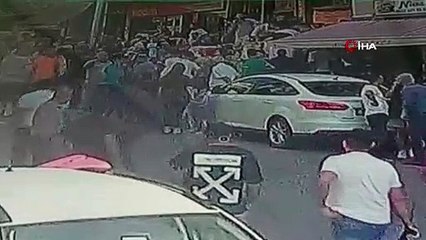 Küçükçekmece'de iki arkadaşın hayatını kaybettiği silahlı saldırının görüntüleri ortaya çıktı