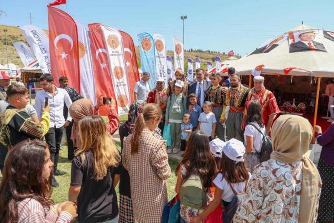 Muş haber! Malazgirt Zaferi'nin 951. yıl dönümü etkinlikleri Ahlat'ta yoğun katılımla sürüyor