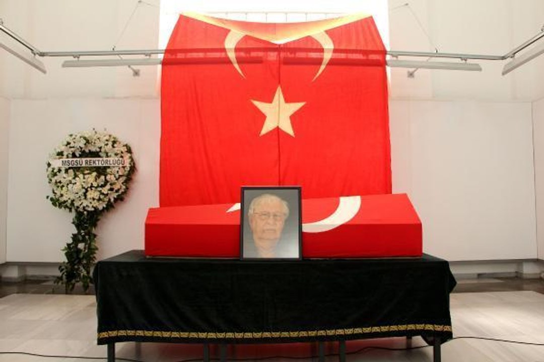 RESSAM ADNAN ÇOKER İÇİN MİMAR SİNAN GÜZEL SANATLAR ÜNİVERSİTESİ'NDE TÖREN