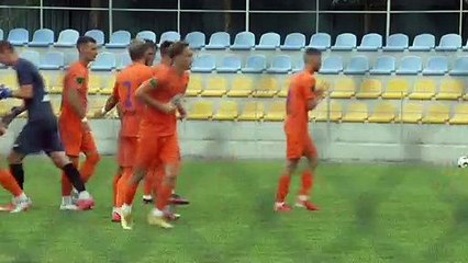 Leere Tribünen, Stadien neben Bunkern: Der Profifußball in der Ukraine ist zurück