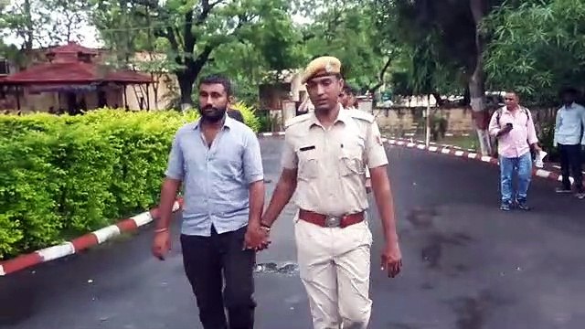 Weapons smuggling : कांस्टेबल हत्या का आरोपी जेल से करवा रहा हथियारों की तस्करी