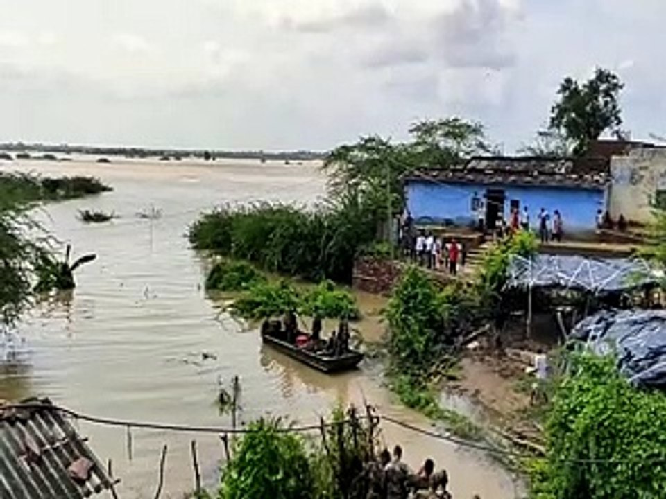 Bundi flood situation in villages: नदी के समीपवर्ती गांवों में बाढ के हालात,सेना के जवानों ने संभाला मोर्चा-video
