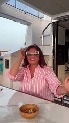 رقص وغناء إلهام شاهين في رحلة بحرية