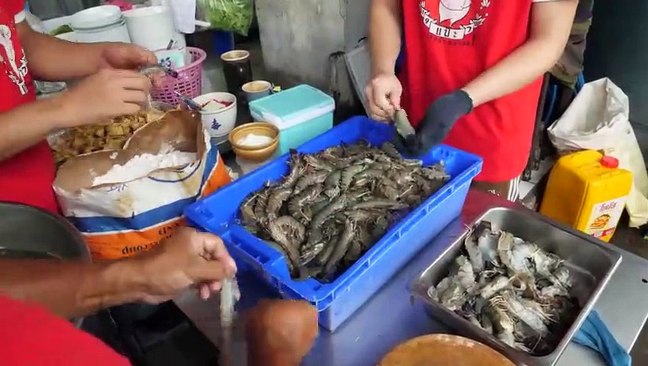 giant egg fried rice - thai street food