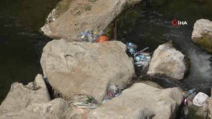 Suları çekilince Harşit Çayı çöplüğe döndü