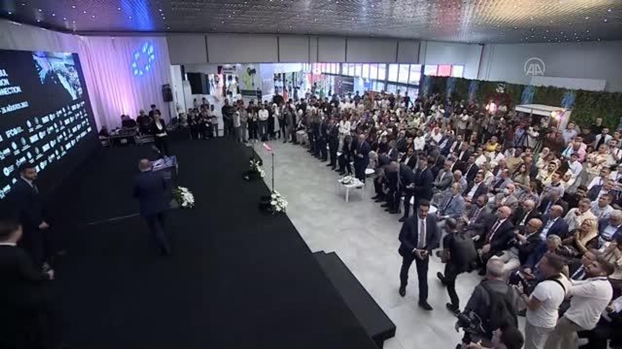 Bakan Varank: "Tekstil sektörü şu anda dış ticaret fazlası veren en önemli sektörlerimizin başında"