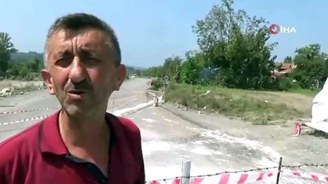 'Tapulu arazim' dediği 25 köyün geçişini sağlayan yolu ulaşıma kapattı