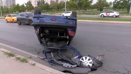 Pendik'te karşı yönden gelen araca çarpan otomobil takla attı: 1 yaralı