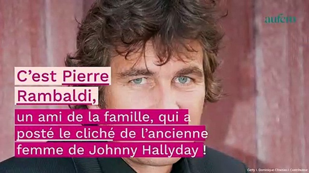 Laeticia Hallyday : radieuse dans le maillot le plus tendance de l’année