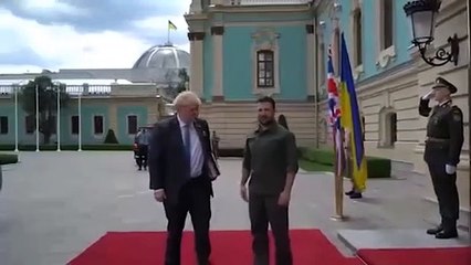 Ucraina, Johnson da Zelensky: "Sarà vittoria" - Video