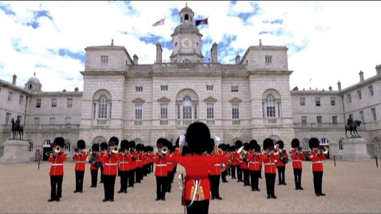 La Guardia Scozzese suona "Stefania" che ha vinto l'Eurovision