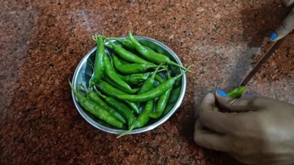 Hari Mirchi Fry  10 मिनट में यह चटपटी मसालेदार मिर्च फ्राई बनाये और खाने का स्वाद दुगना बढ़ाये