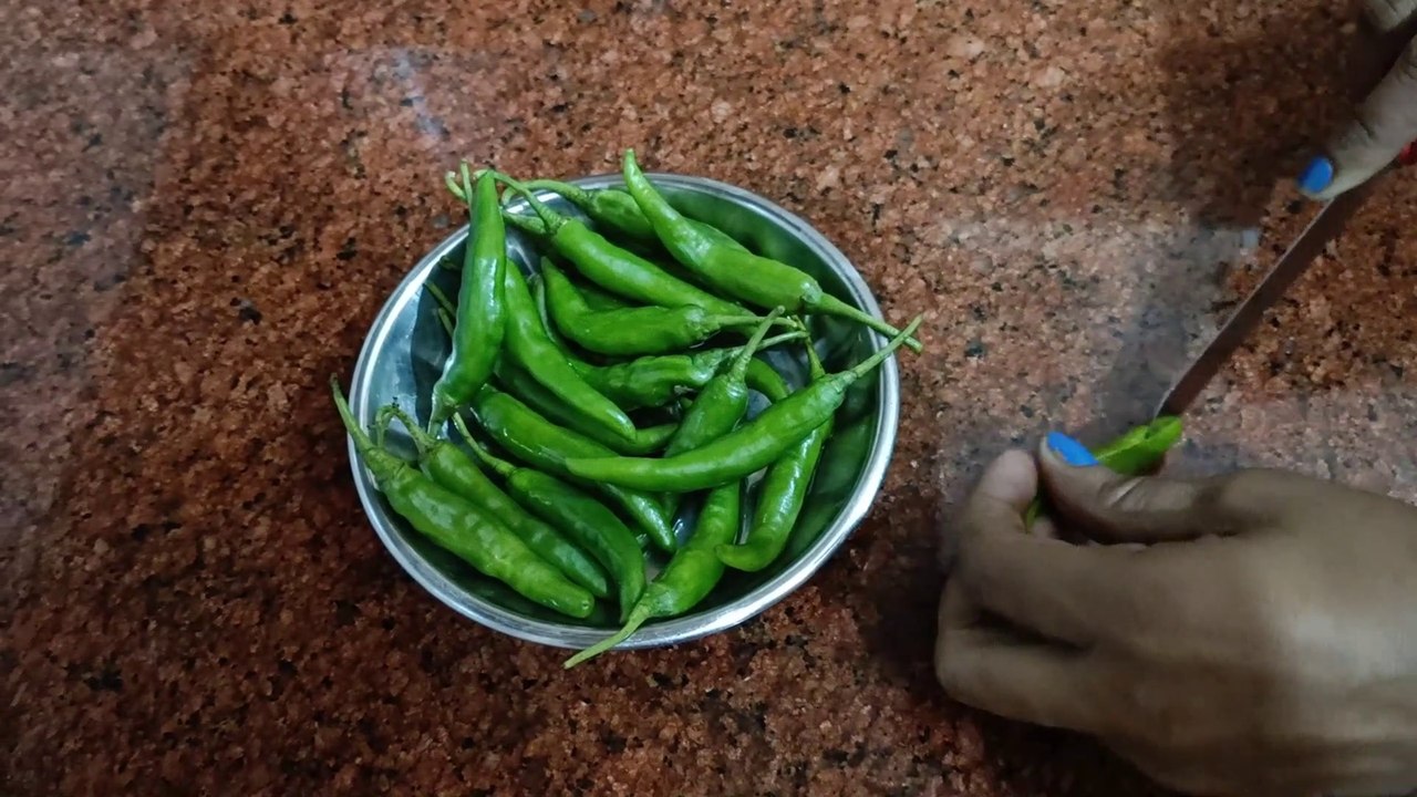 Hari Mirchi Fry  10 मिनट में यह चटपटी मसालेदार मिर्च फ्राई बनाये और खाने का स्वाद दुगना बढ़ाये