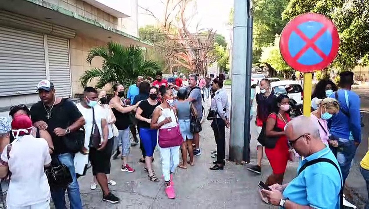 Cubanos voltam a negociar moedas estrangeiras