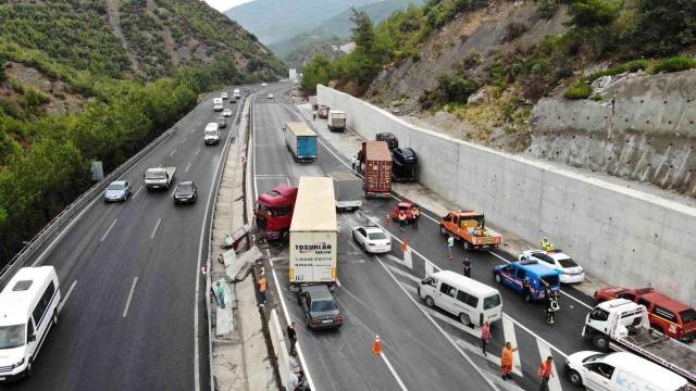 Manisa 3. sayfa: Manisa'da 7 araçlı zincirleme kaza: 5 yaralı