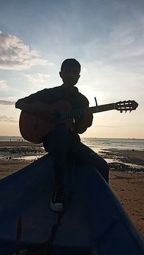 Kaka yang baju hitam