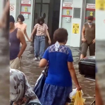 İzmir'de sağanak etkili oluyor: Ege Üniversitesi Hastanesi'ni su bastı