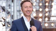 GALA VIDEO - Stéphane Bern arme à la main : l’animateur amusé par le récent buzz