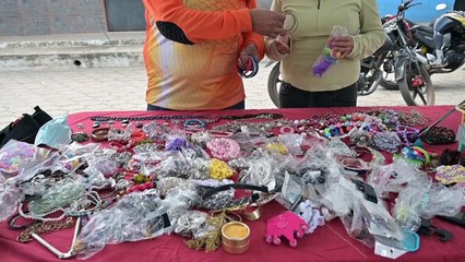 A sus 57 años, Alma "vuela" bajo el arco de fútbol en Guatemala