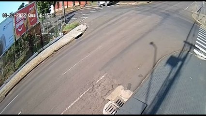 Veja: Forte colisão é registrada e Transitar estava passando no local no momento exato