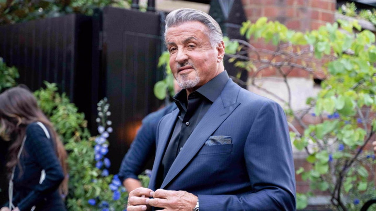 Sylvester stallone lässt tattoo seiner frau überstechen