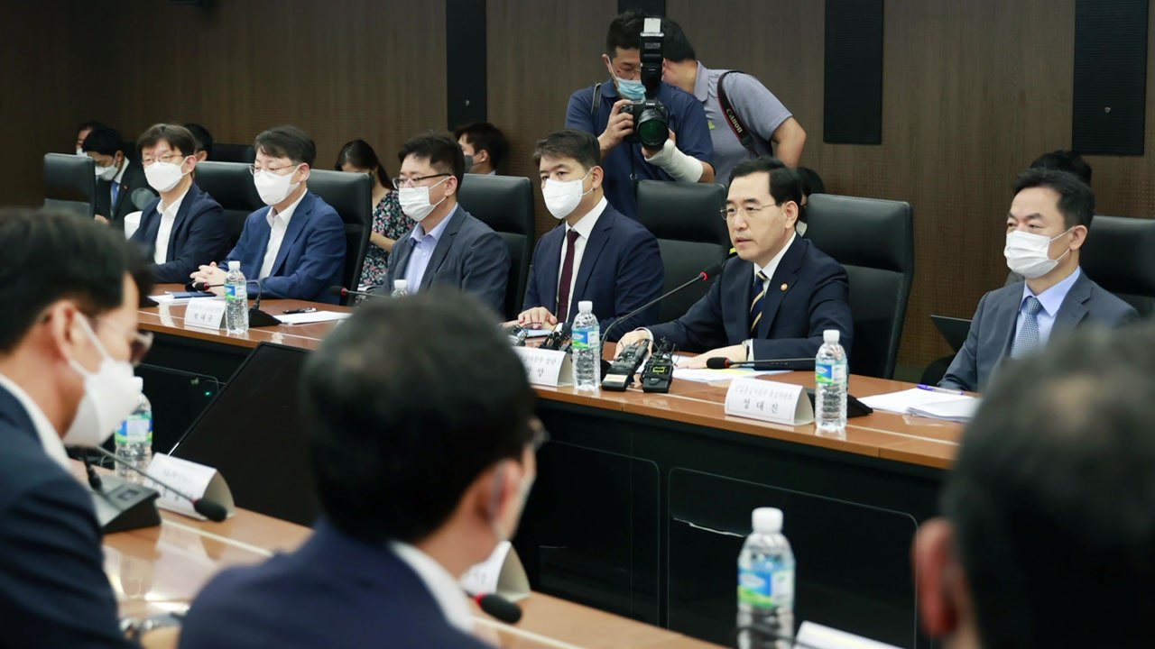 산업부 "'美 인플레 감축법' 민관 합동 대응반 꾸려...WTO 제소 최후 수단" /...