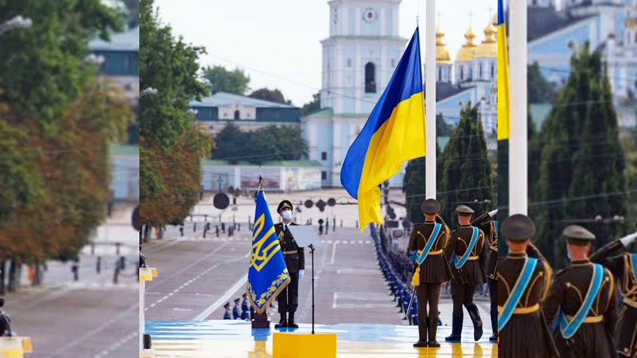Russian strike on Ukraine train station during Independence