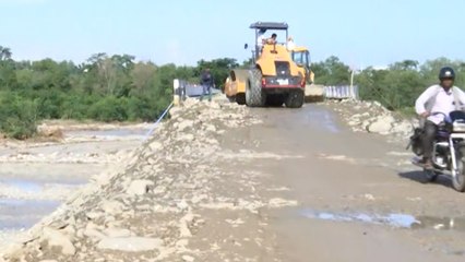 Uttarakhand: मालदेवता में पुल बहने के बाद PWD ने पुस्ते का किया निर्माण