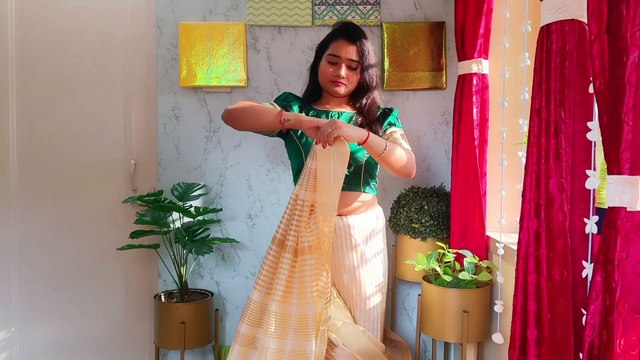 South Kanjivaram silk saree draping for Onam | Beautiful white golden silk saree draping for weddings |