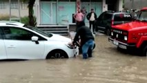 Arnavutköy'de yağış nedeniyle sokak göle döndü