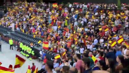 Himno de España en él Navarra Arena en el partido de baloncesto