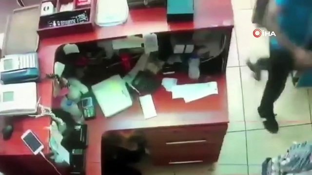 Eski çalıştığı iş yerinin kasasından para çalan hırsızlık şüphelisi kamerada