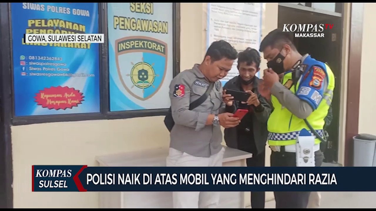 Viral Polisi Naik Diatas Kap Mobil Terekam CCTV