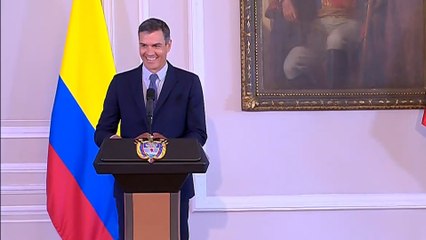 La risa de Pedro Sánchez al ser presentado como Presidente de la República