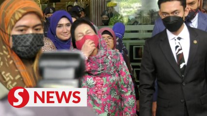 Télécharger la video: Rosmah: Najib is in good health, thanks for your support