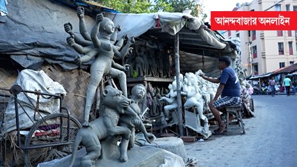 এক মাস বাদেই পুজো, কতটা ব্যস্ত কালিঘাটের পোটোপাড়া