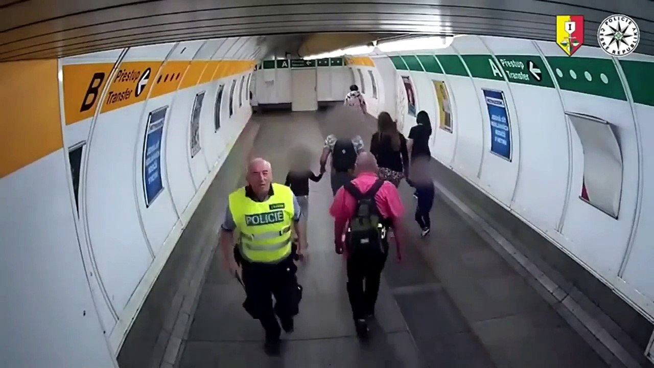 Prague: Un suspect est trop idiot pour échapper à un policier