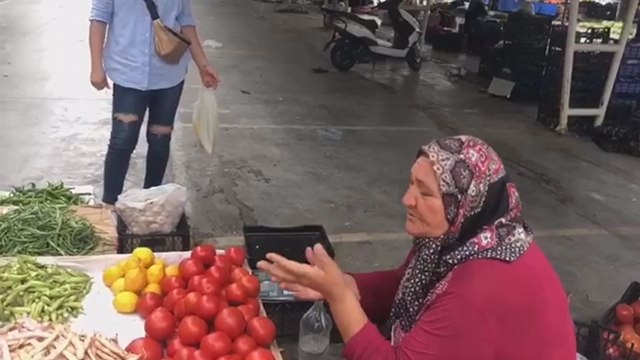 “Süt ineklerimizi satıp yem alıyoruz”