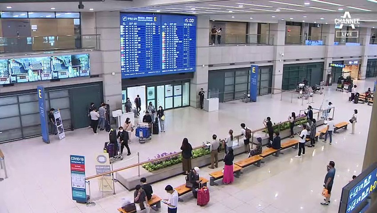 코털만 문질?…입국 전 코로나 검사 해제 논의