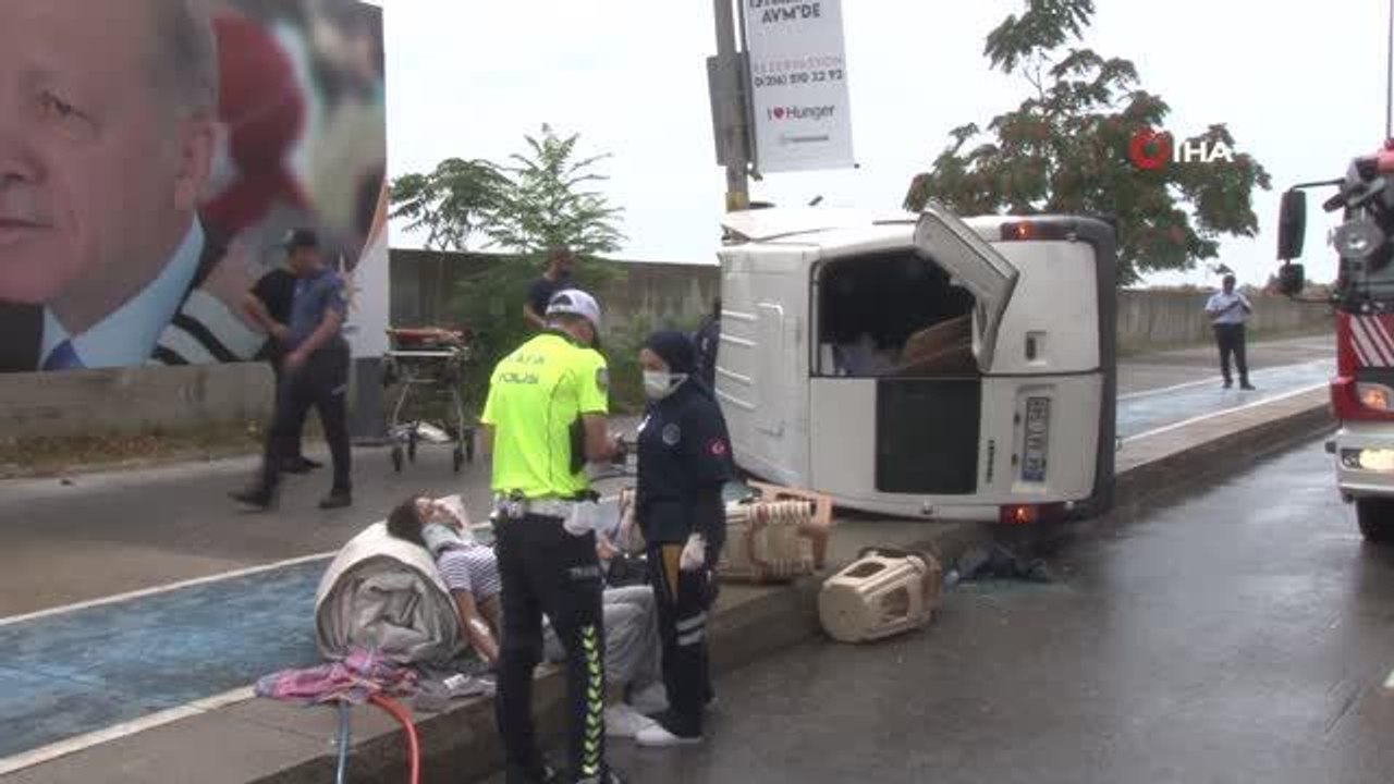 Kaygan zeminde yan yatan araçta sıkışan sürücü kurtarıldı