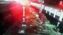 CCTV Video: चाकू से गर्दन व छाती पर हमला के बाद चलती ट्रेन से कूद गई महिला RPF कांस्टेबल